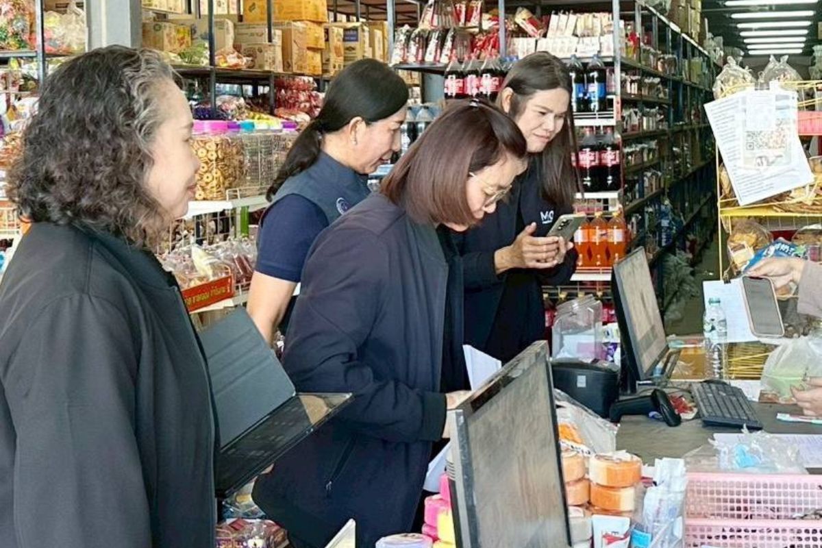 พาณิชย์เชือดร้านค้าธงฟ้าฯ บวกภาษีมูลค่าเพิ่ม ไม่ปิดป้ายราคา ปรับทันที 10,000 บาท