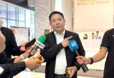 นายลวรณ แสงสนิท