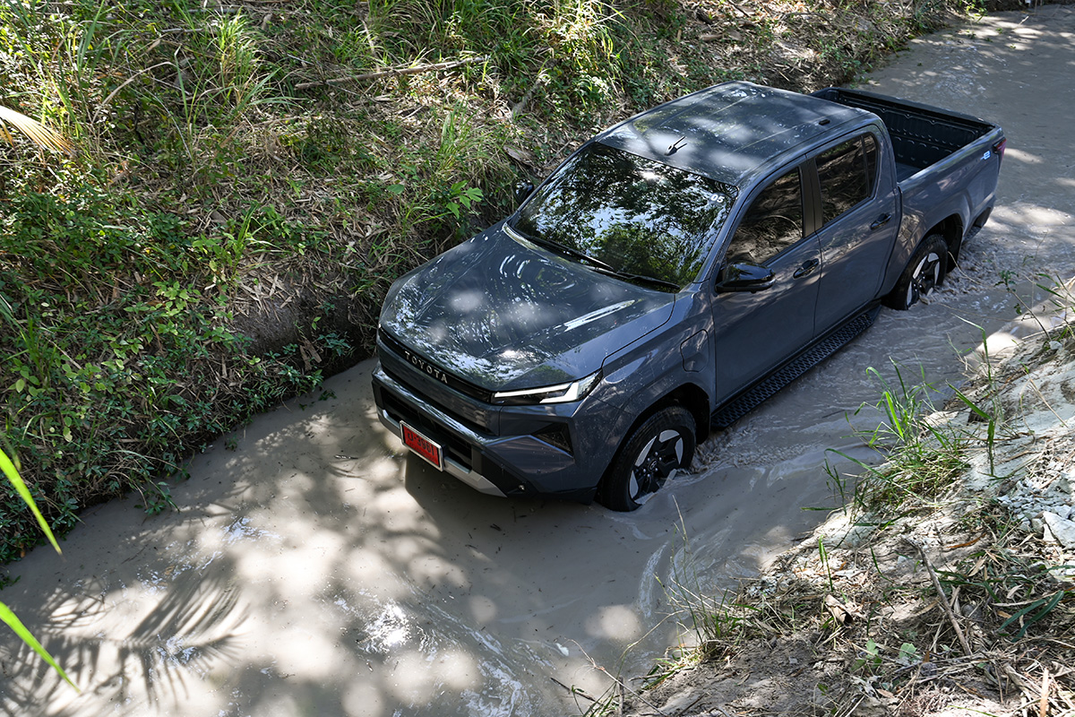 TOYOTA HILUX TRAVO-e