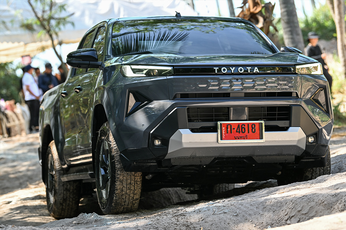 TOYOTA HILUX TRAVO-e