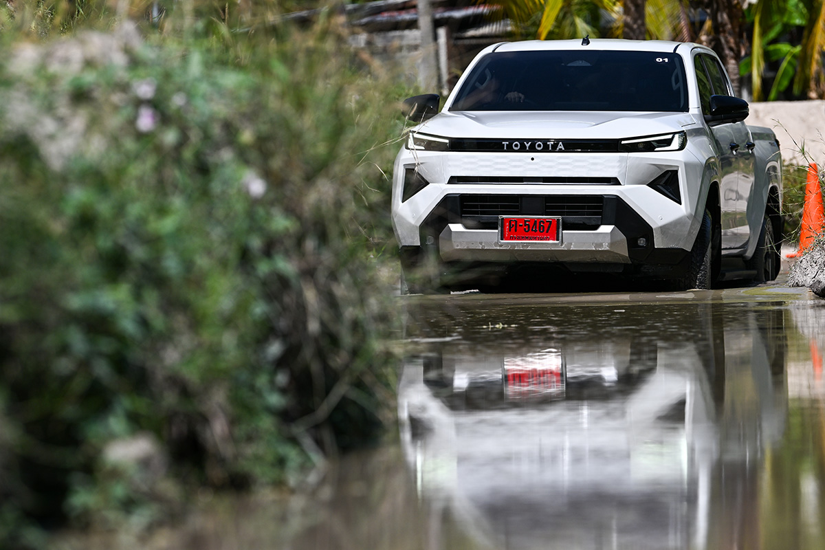 TOYOTA HILUX TRAVO-e