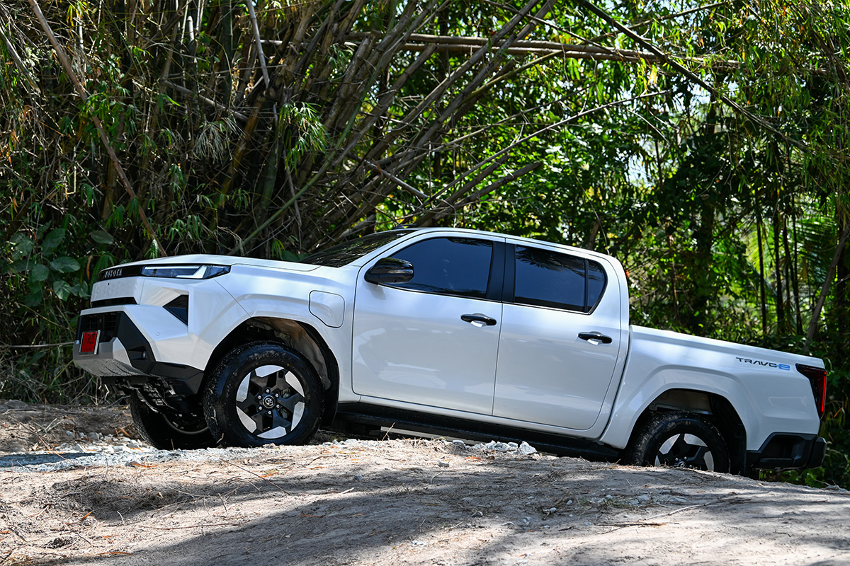 TOYOTA HILUX TRAVO-e