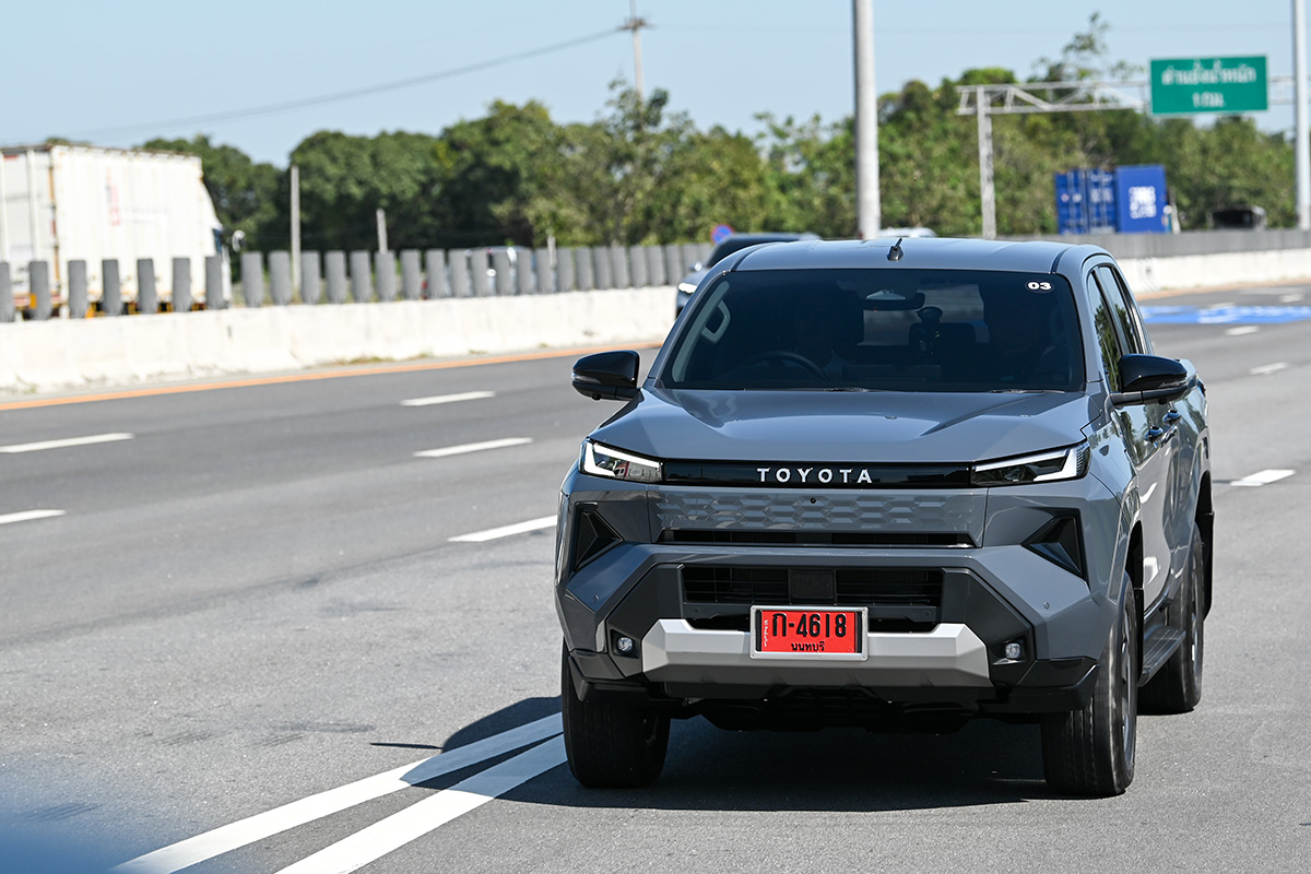 TOYOTA HILUX TRAVO-e