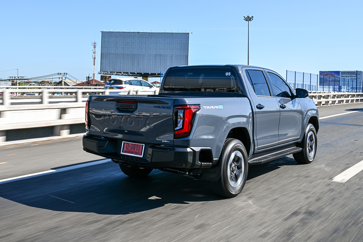 TOYOTA HILUX TRAVO-e