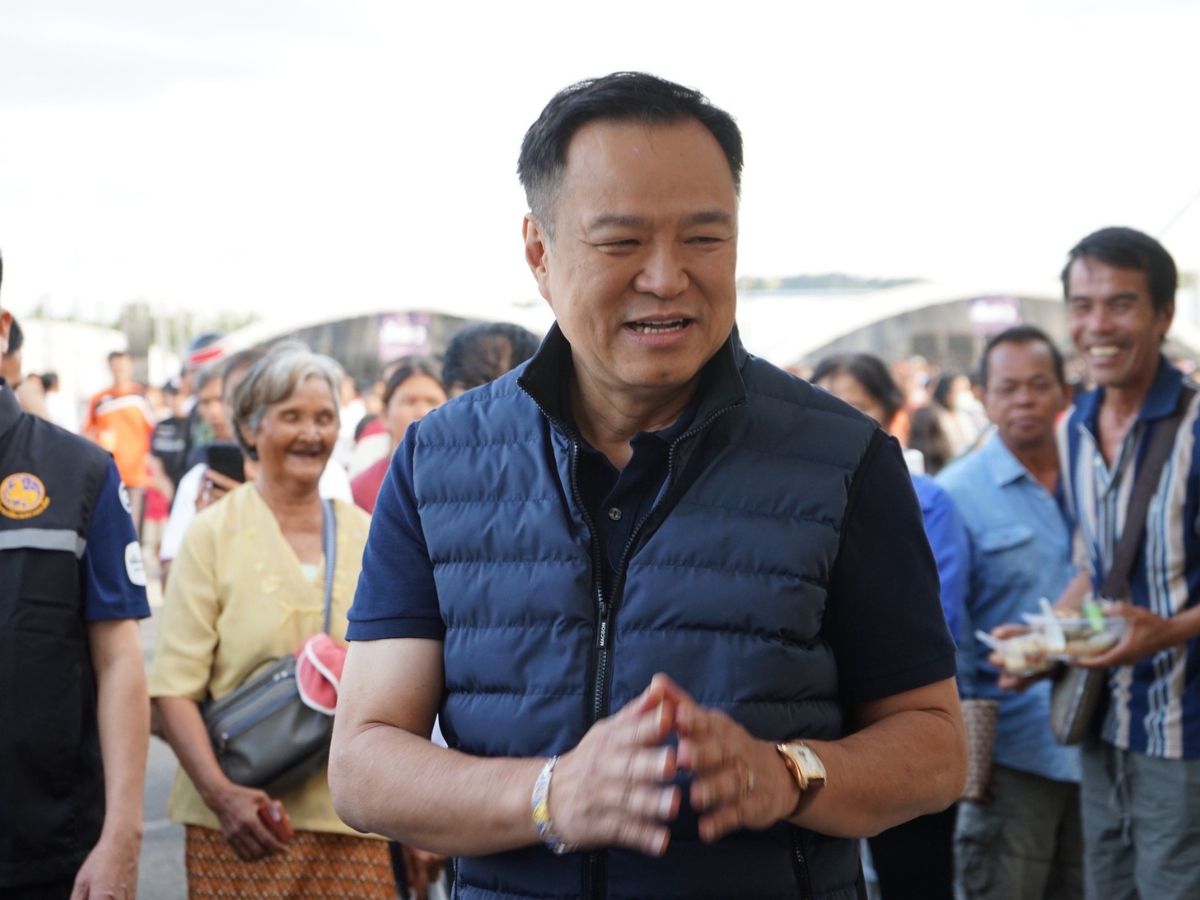 “อนุทิน” ลงพื้นที่ จ.บุรีรัมย์ พบปะและให้กำลังใจประชาชนผู้อพยพ