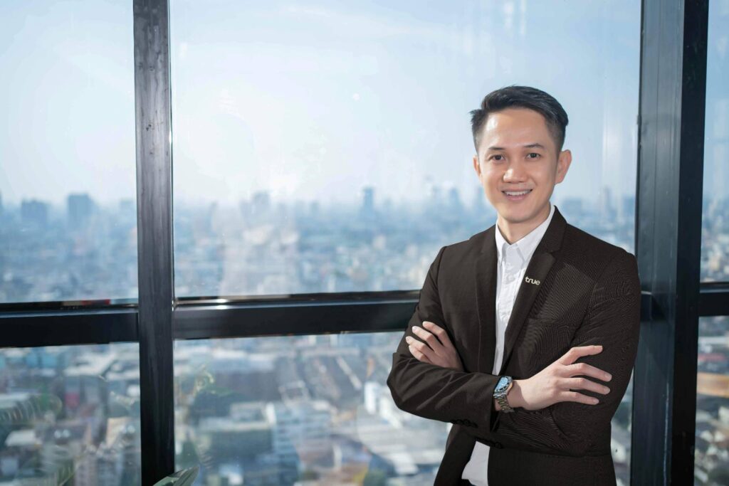 ดร.ธีรเดช ดำรงค์พลาสิทธิ์