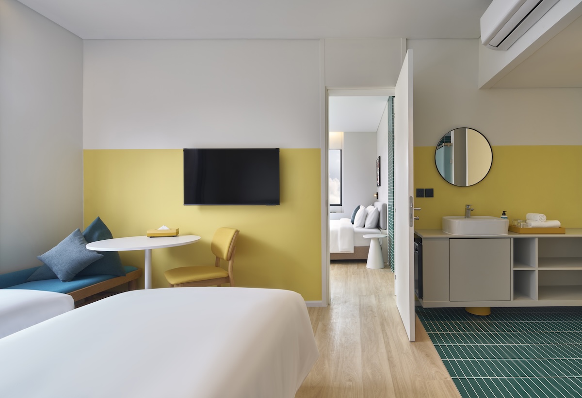 Connecting Room