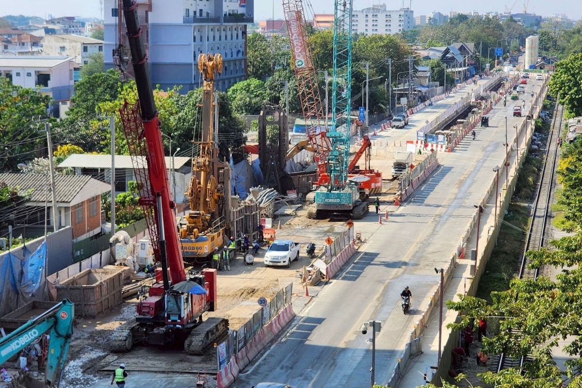 รฟม.ลงพื้นที่ตรวจความคืบหน้ารถไฟฟ้า ‘ม่วง-ส้ม’ เข้มความปลอดภัยพื้นที่ก่อสร้าง