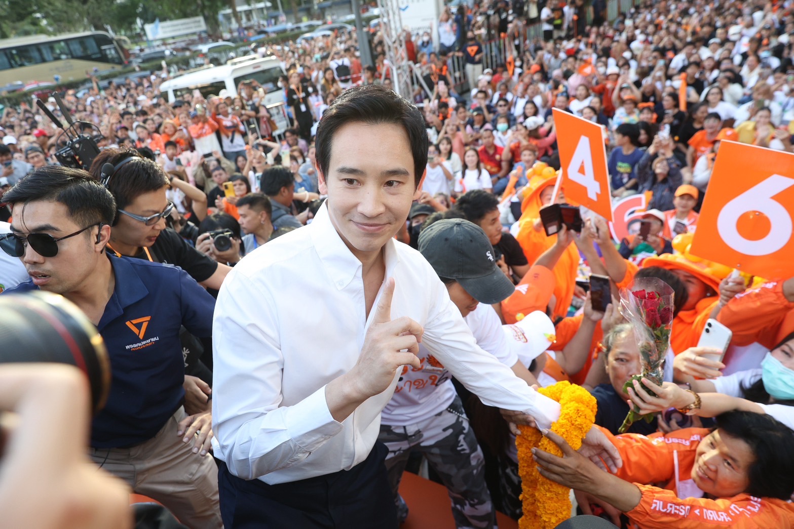 พิธา ปลุกโหวตเตอร์สีส้มเลือกพรรคประชาชนให้ขาด ส่ง เท้ง เข้าทำเนียบ