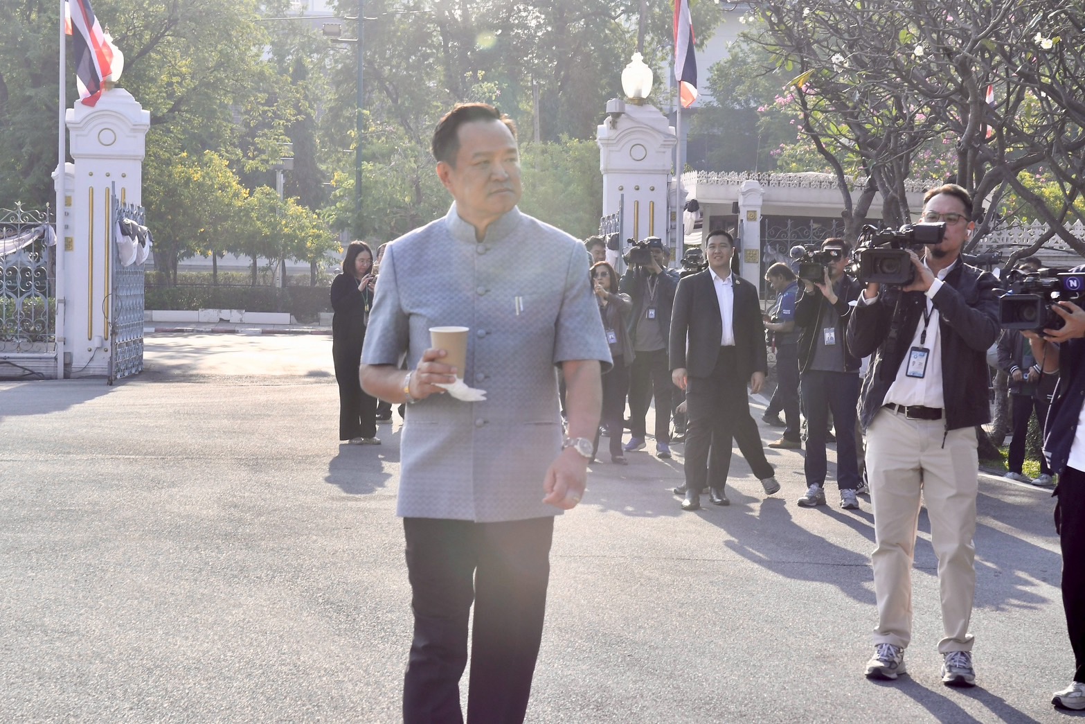 อนุทิน ชี้ไม่ประมาทแม้โพลพุ่ง แย้มจ่อลุยใต้ มั่นใจกระแส กทม.ดีขึ้น