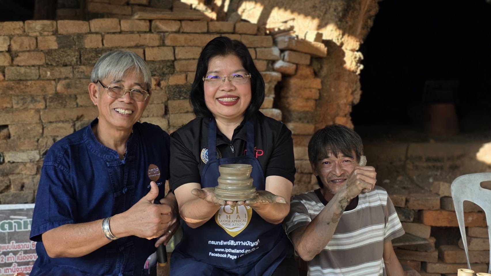 พาณิชย์หนุน GI “เครื่องปั้นดินเผาเกาะเกร็ด” สู่แลนด์มาร์กท่องเที่ยวใกล้กรุง