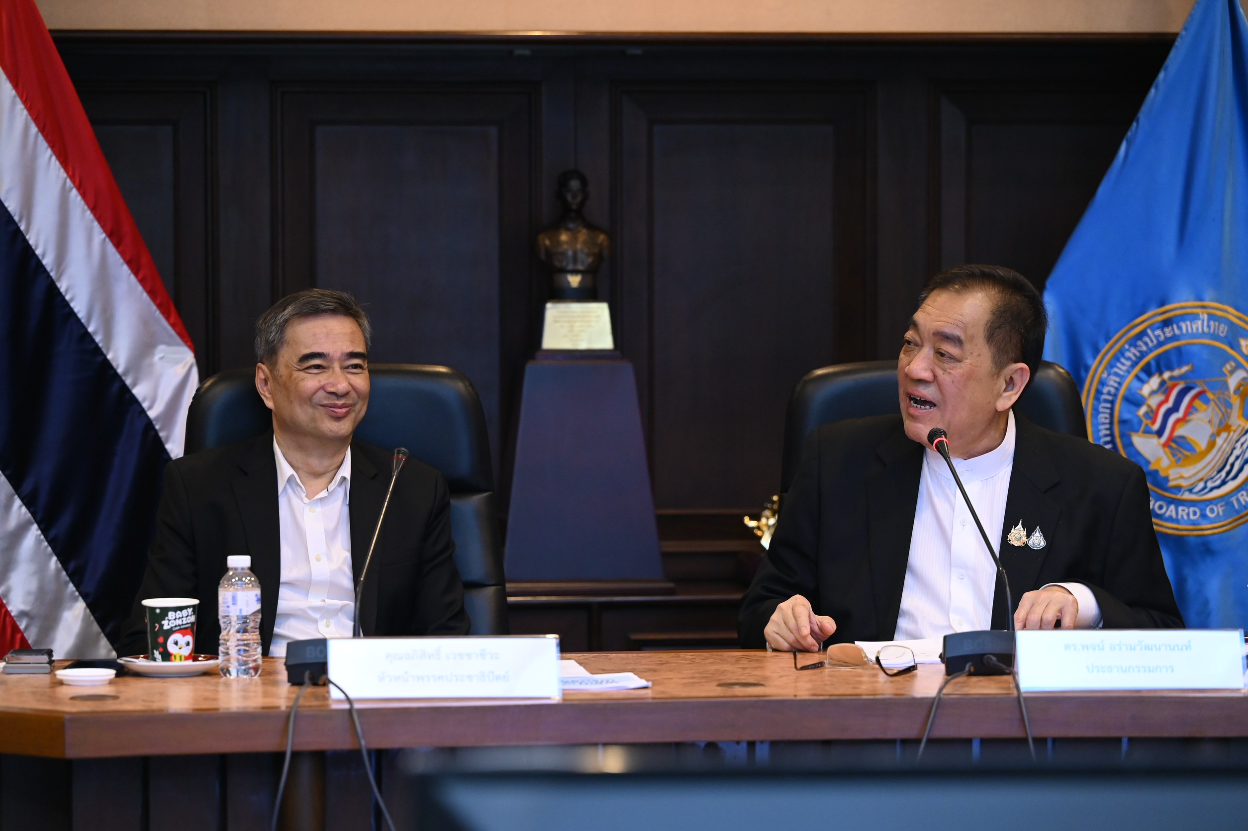 หอการค้าไทย จับเข่าคุย หัวหน้าพรรคประชาธิปัตย์ พร้อมเสนอ 6 วาระด่วนแห่งชาติ