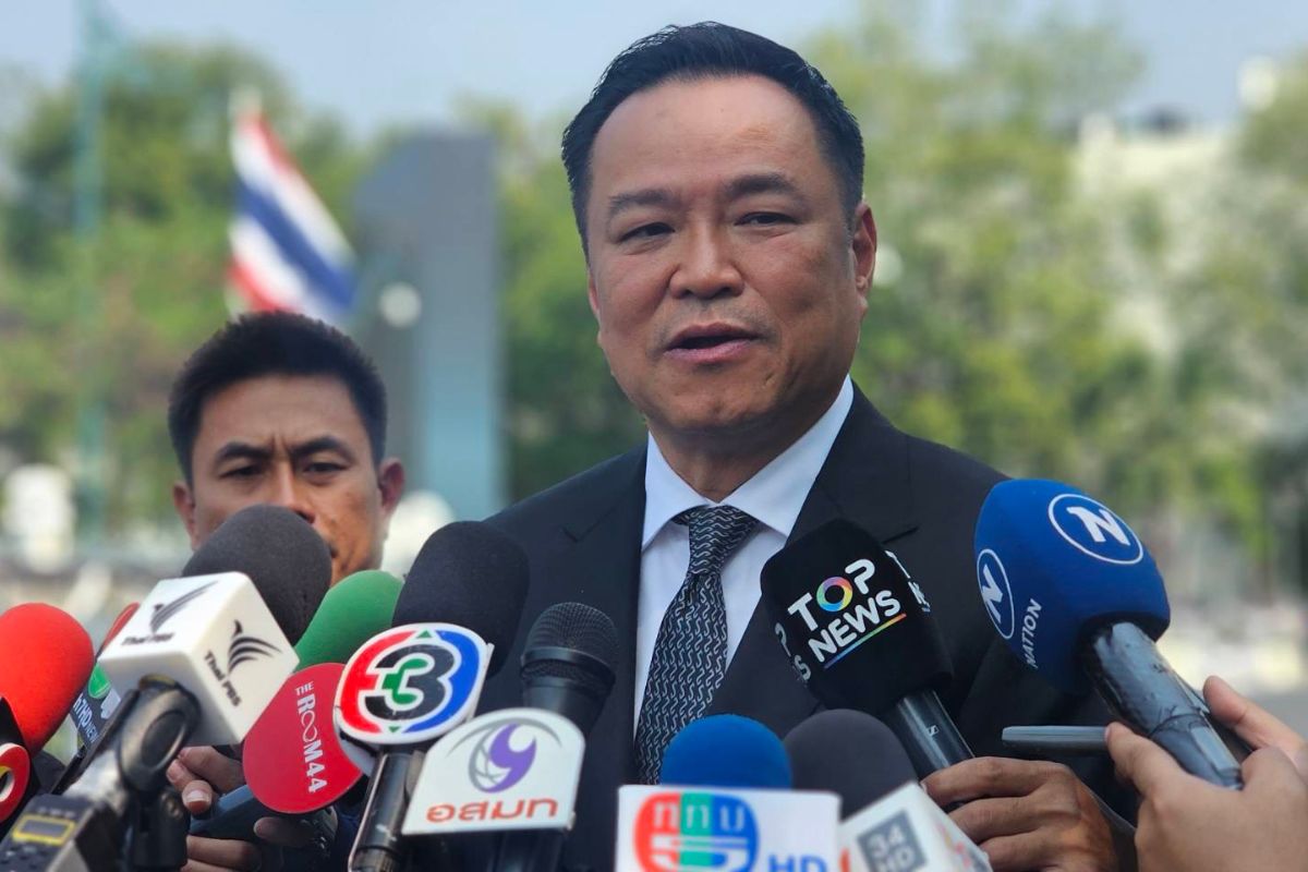 อนุทิน ทักทายเจ้าหน้าที่ กทม. ขอสานต่อ “คนละครึ่งพลัส” รับปากจะทำให้ดีที่สุด