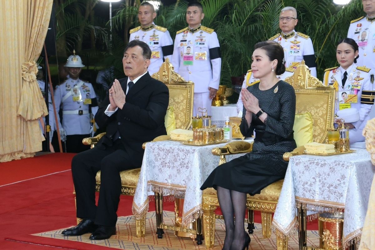 ในหลวง-พระราชินี ทรงเปิดพระราชานุสาวรีย์สมเด็จพระบรมราชชนก คู่สมเด็จพระศรีนครินทราบรมราชชนนี