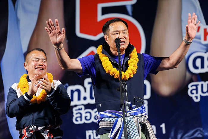 ภูมิใจไทย ลุ้นปาร์ตี้ลิสต์ ‘ส้ม’ ทิ้งไพ่ลับ เพื่อไทย แห่ ‘ยศชนัน’