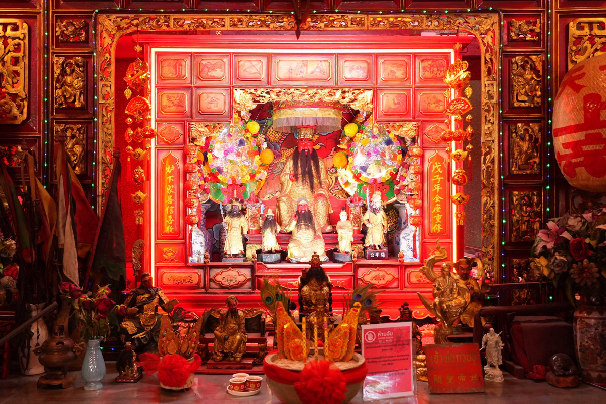 สักการะกวนอู แก้ปีชง ขจัดอุปสรรคปีม้าไฟ