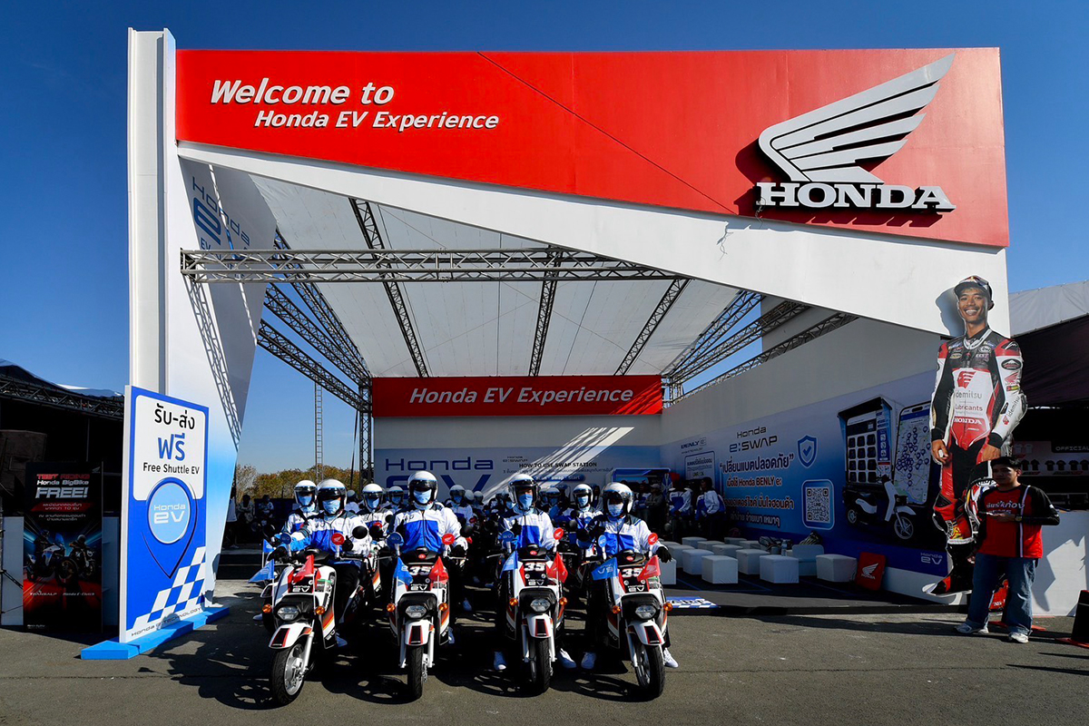 ‘ไทยฮอนด้า’ จัดแฟนมี้ต กระทบไหล่ นักแข่ง MotoGP