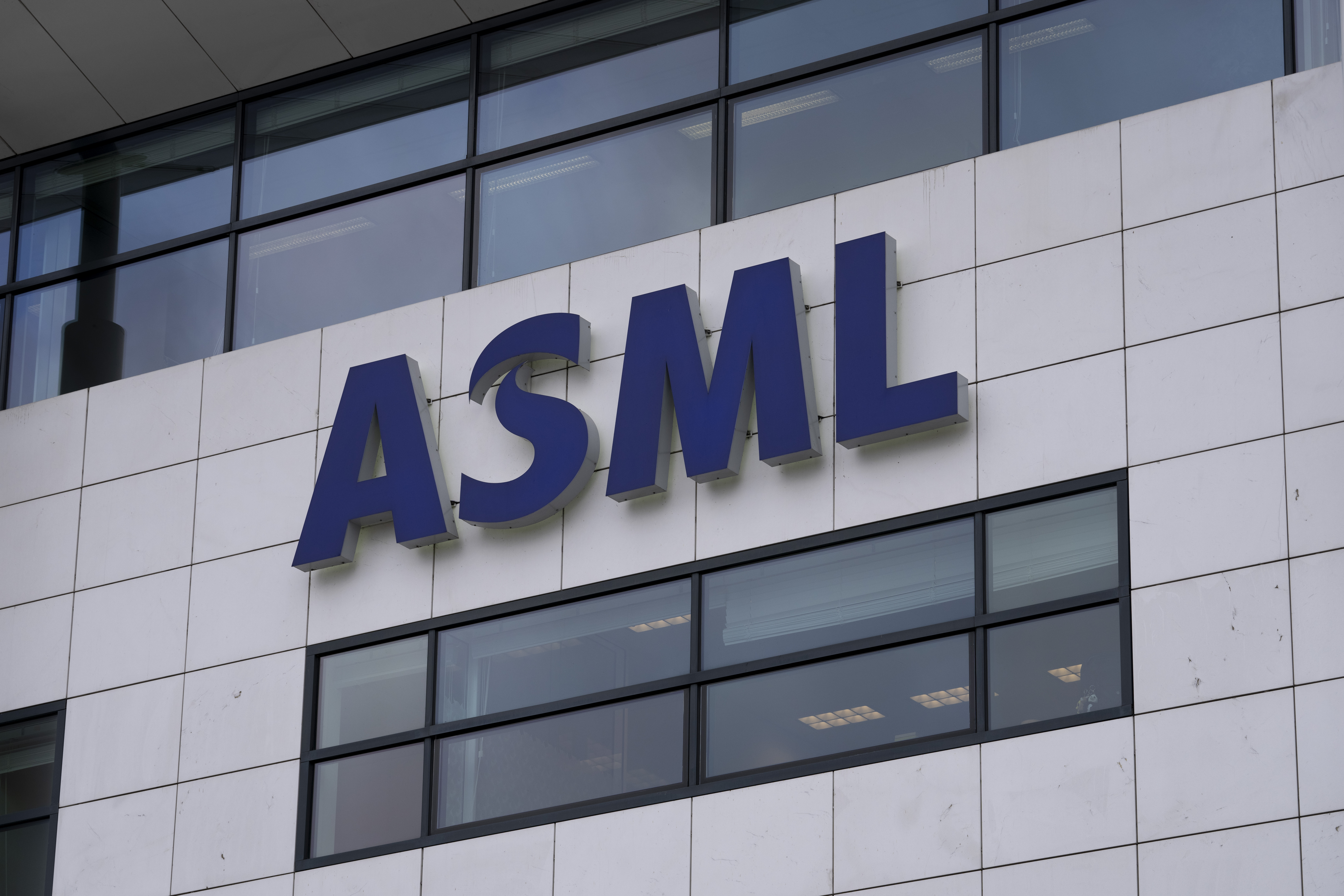 ASML ลงทุนผลิตเครื่องยิงชิปในไทย?
