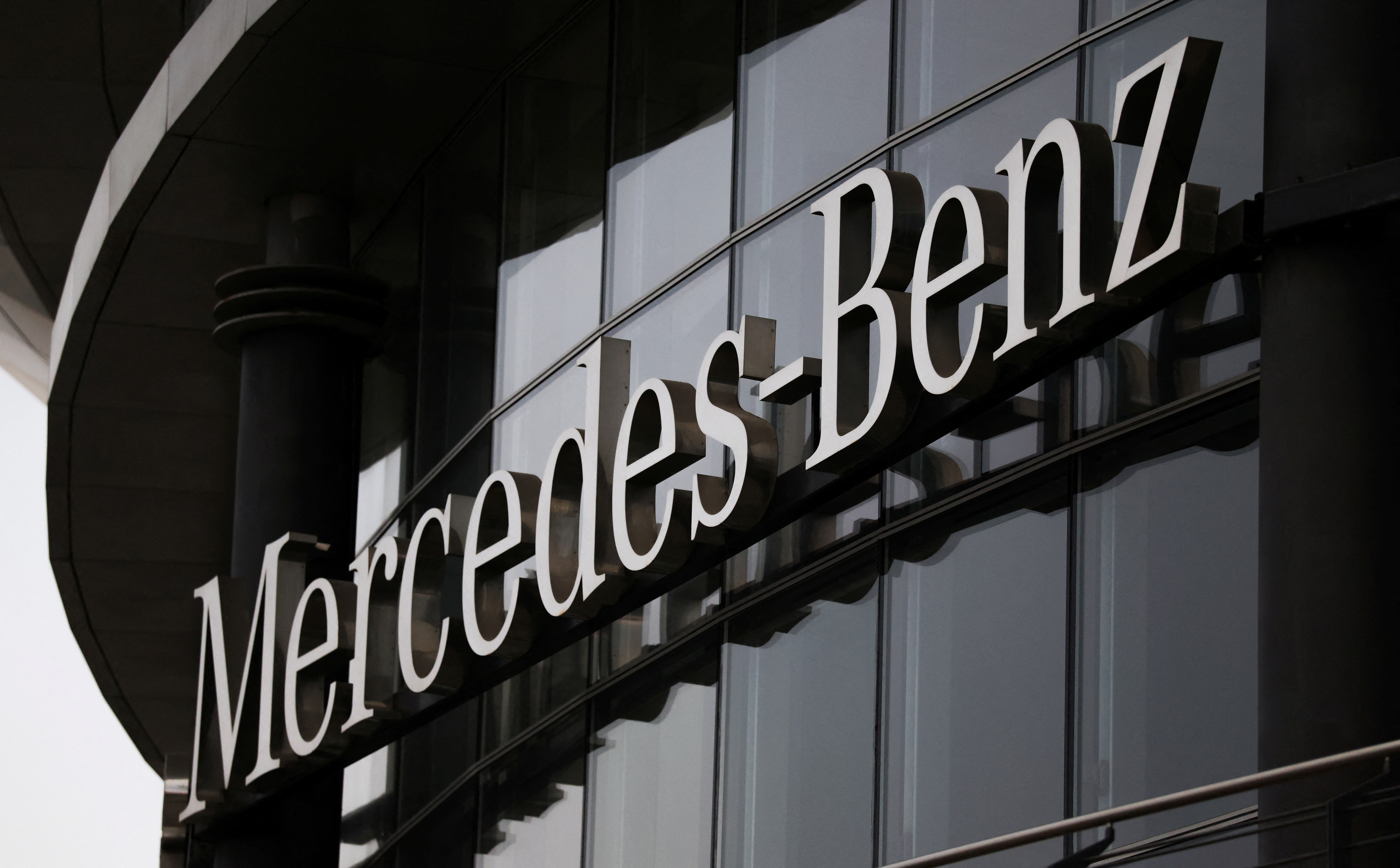 Mercedes-Benz เรียกคืนรถกว่าหมื่นคันในสหรัฐ เหตุเสี่ยงไฟลุกไหม้