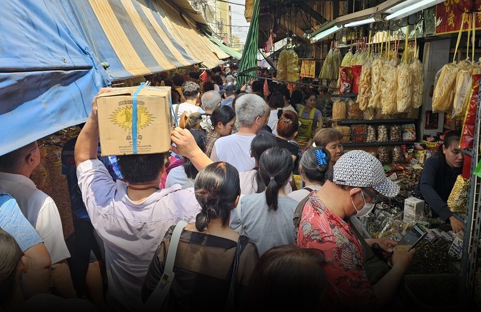 เยาวราชคึกคัก! ชาวไทยเชื้อสายจีนแห่ซื้อของ วันจ่ายเทศกาลตรุษจีน 69
