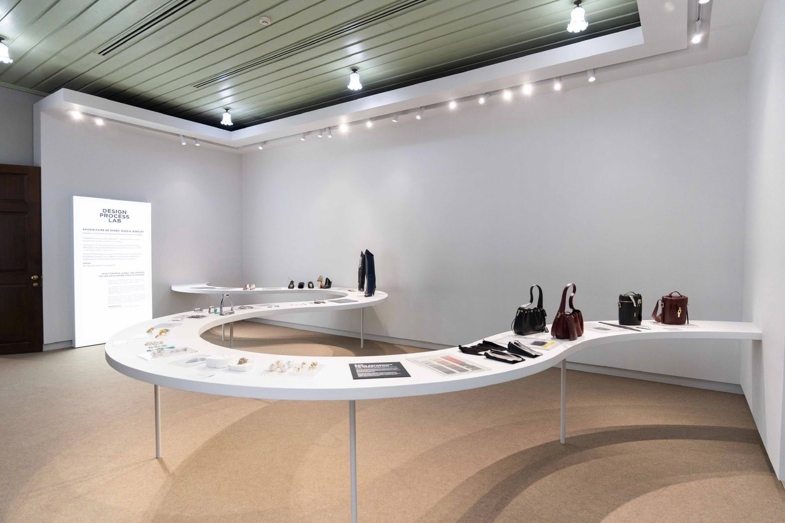 เปิดชมฟรี นิทรรศการ “INSIDE: THE DESIGN PROCESS OF SIRIVANNAVARI”