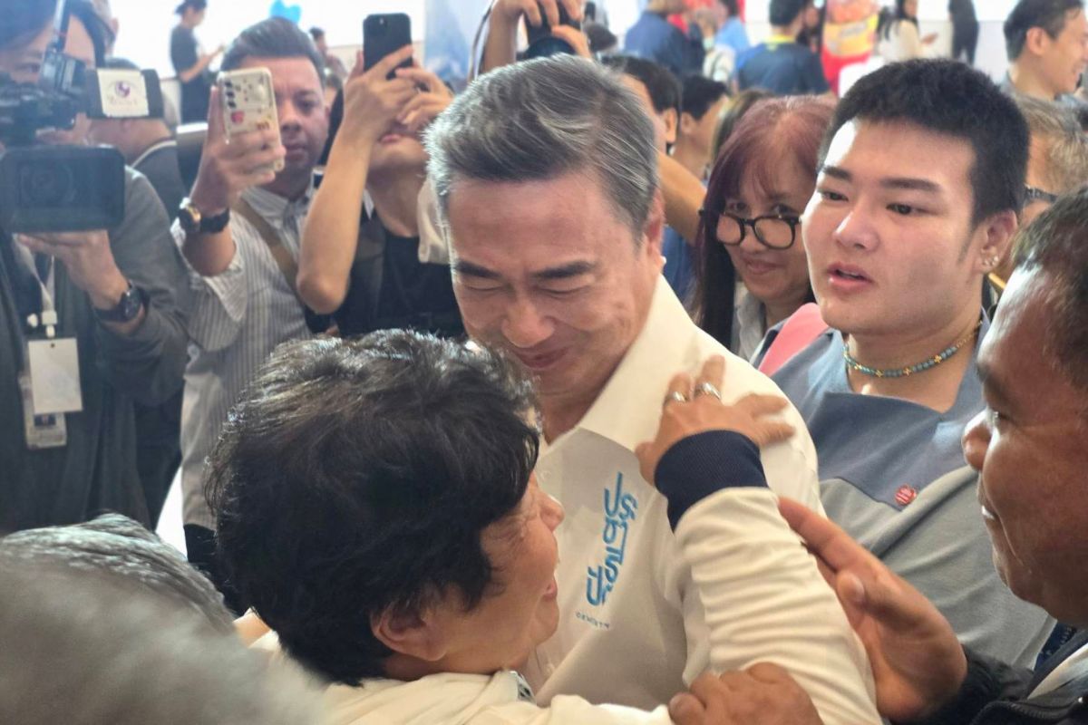 ประชาธิปัตย์ ปราศรัยใหญ่สุดท้ายก่อนเลือกตั้ง ธีม ‘ทางรอดที่ปลอดภัยไว้ใจอภิสิทธิ์​’