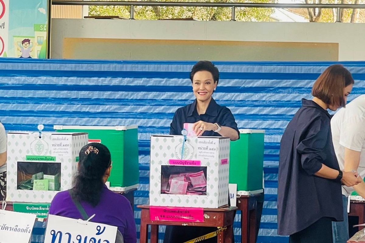 ‘ศุภจี’ เดินทางพร้อมครอบครัวออกมาใช้สิทธิเลือกตั้ง