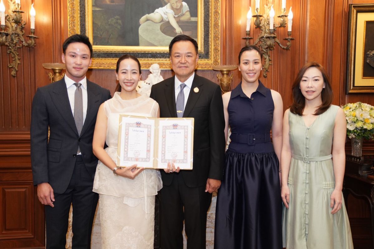 ‘อนุทิน’ จดทะเบียนสมรส ที่บ้านอย่างอบอุ่น ท่ามกลางครอบครัวเป็นสักขีพยาน