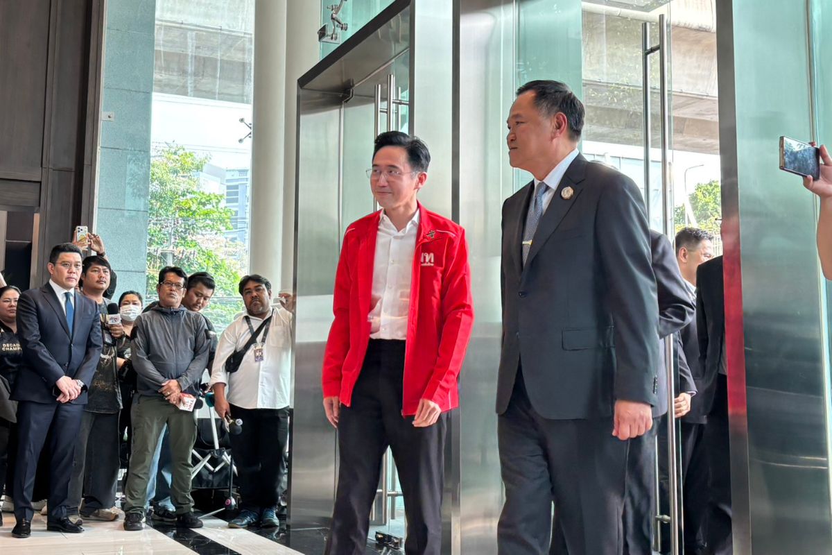 อ.เชน นำ 'เพื่อไทย' บุก 'ภูมิใจไทย' ถกดีลตั้งรัฐบาล ?