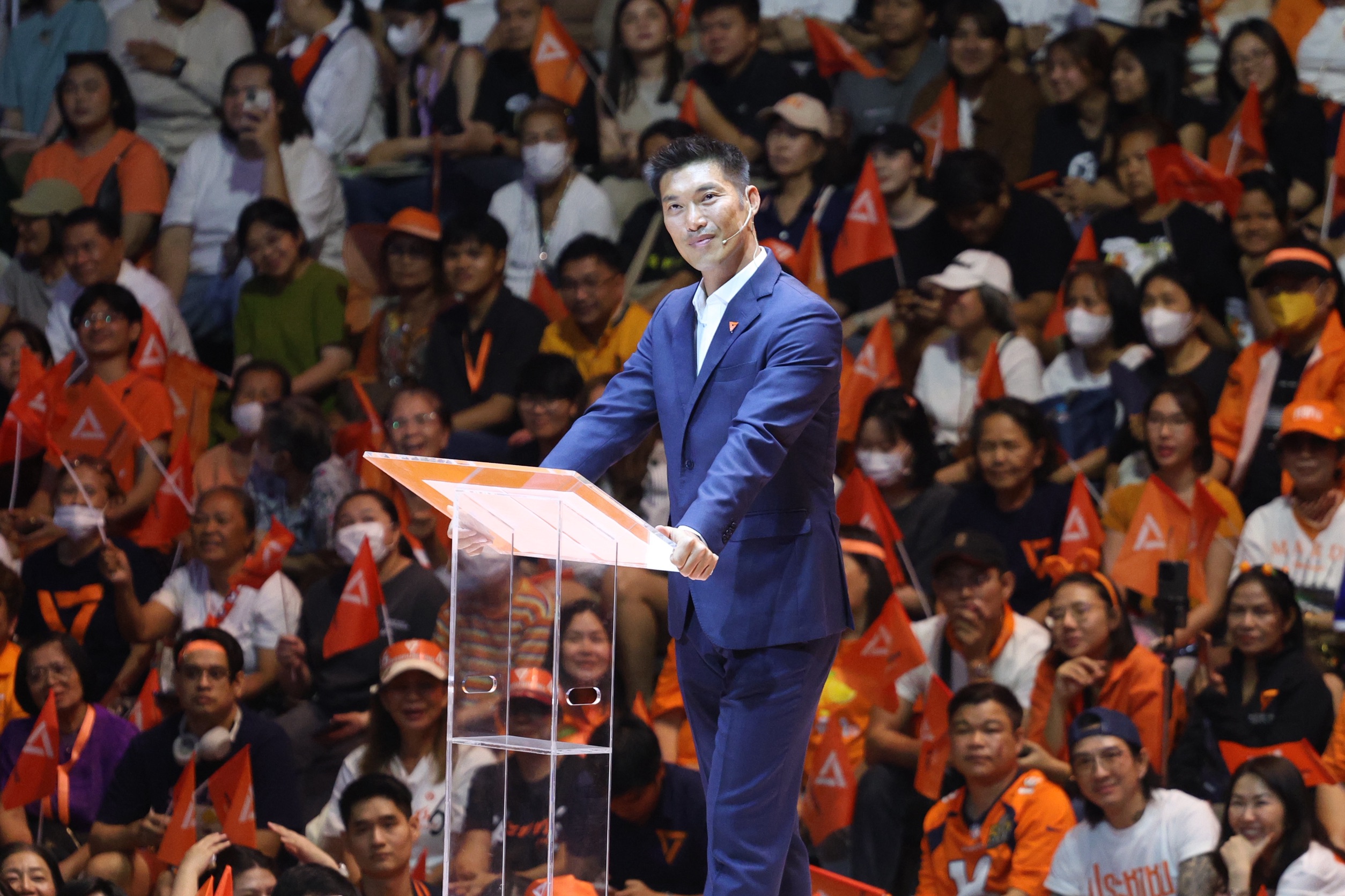 ธนาธร ปลุกโหวตเตอร์ กาส้ม เลือกอนาคต ทำภารกิจอภิวัฒน์ 2475 ให้จบในรุ่นเรา