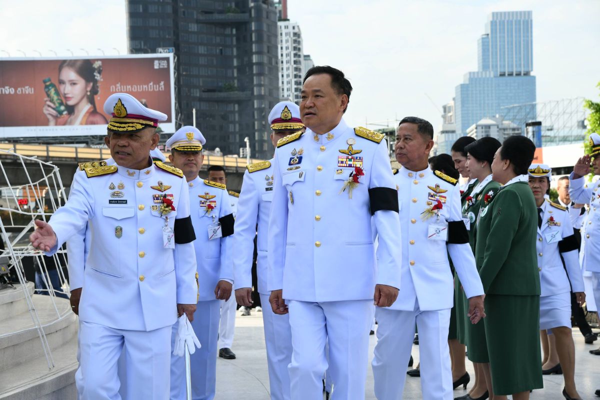 นายกฯ เป็นประธานพิธีบรรจุอัฐิ 42 วีรชนทหารกล้าปกป้องอธิปไตยไทย เนื่องในวันทหารผ่านศึก