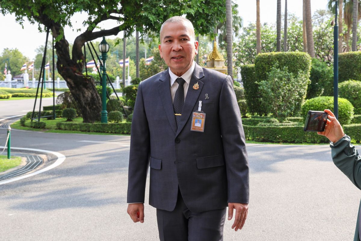 เปิดเซฟ “รุทธพล” สะสมปืน 10 กระบอก พระเครื่อง พระทองคำ-เลี่ยมทอง เพียบ