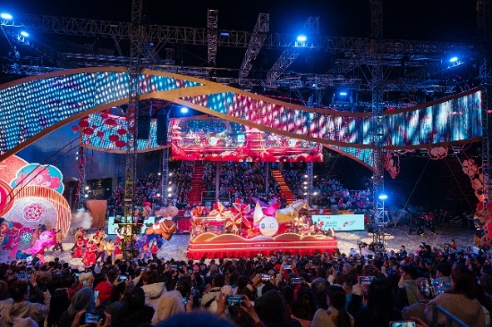 ฮ่องกงปักหมุด “เมกะอีเวนต์” ตรุษจีนปีม้า ขนทัพพาเหรดนานาชาติ-อาร์ตทอยดังเขย่าเกาะ