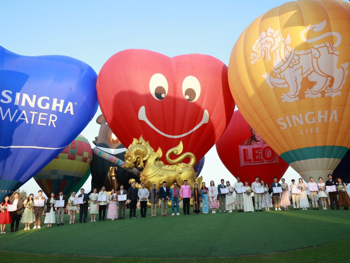 14 คู่รักจดทะเบียนสมรสกลางบอลลูน สิงห์ปาร์ค ผู้ว่าฯ เชียงรายร่วมเป็นสักขีพยาน