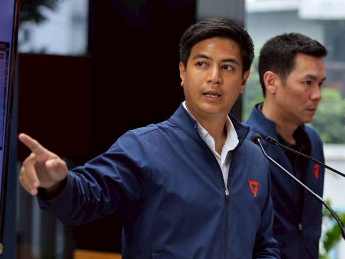 ปชน. มอบ “หมอวาโย” เก็บข้อมูล ฟ้อง กกต.-เลขา ปมทำบาร์โค้ดในบัตรเลือกตั้ง