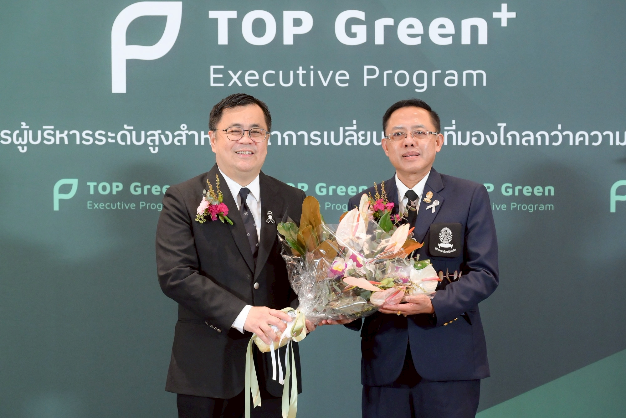 ศ.ดร.วิเลิศ ภูริวัชร อธิการบดีจุฬาฯ และ รศ.ดร.พันธวัศ สัมพันธ์พานิช