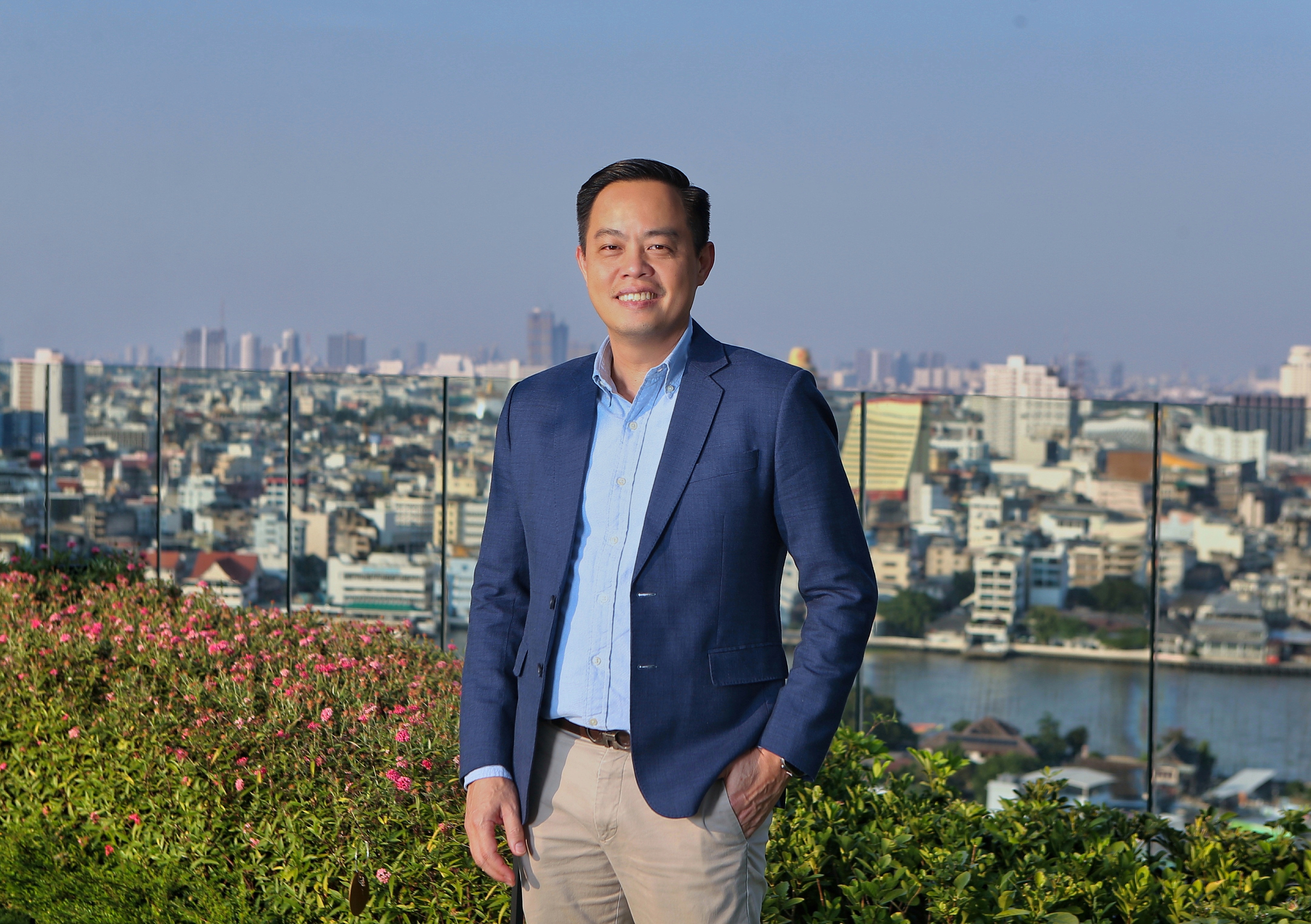 องอาจ สุวรรณกุล