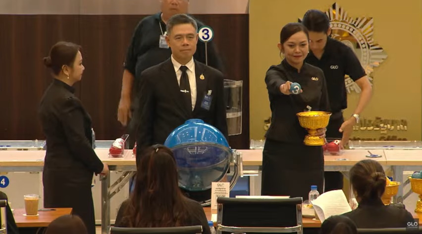 ศ.ดร.นพ.พงษ์รักษ์ ศรีบัณฑิตมงคล อธิการบดี ม.เชียงใหม่ เป็นประธานการออกรางวัล งวด 16 มี.ค.2569