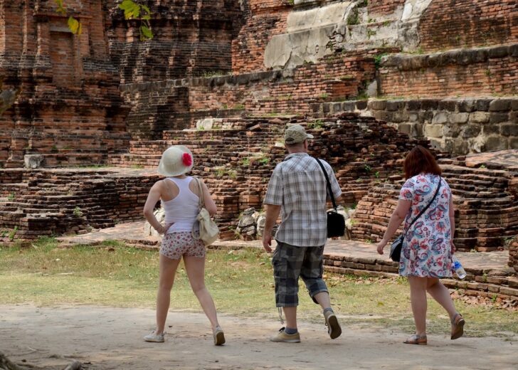 People travel and walking around ancient building at Wat Mahathat