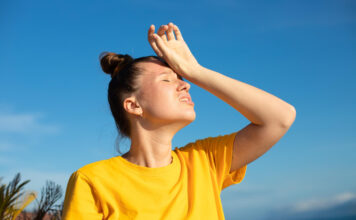 ร้อนนี้ต้องระวัง! ฮีทสโตรกไม่ใช่แค่ลมแดด แต่อาจนำไปสู่ ‘สโตรก’ อันตรายถึงชีวิต ร้อนนี้ต้องระวัง! ฮีทสโตรกไม่ใช่แค่ลมแดด แต่อาจนำไปสู่ "สโตรก" อันตรายถึงชีวิต