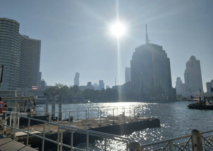 .พยากรณ์อากาศวันนี้ กรมอุตุฯเตือน “ร้อนจัด” 40-41 องศา ฟ้าหลัว-ลมแรง.