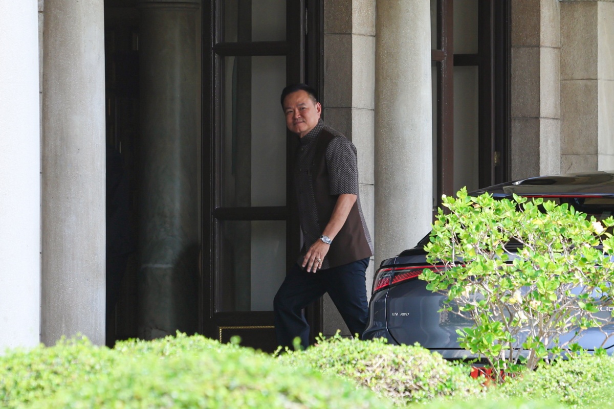 นายกฯ เรียกถก ครม.นัดพิเศษ แก้วิกฤตพลังงาน หลังน้ำมันขึ้น 6 บาท