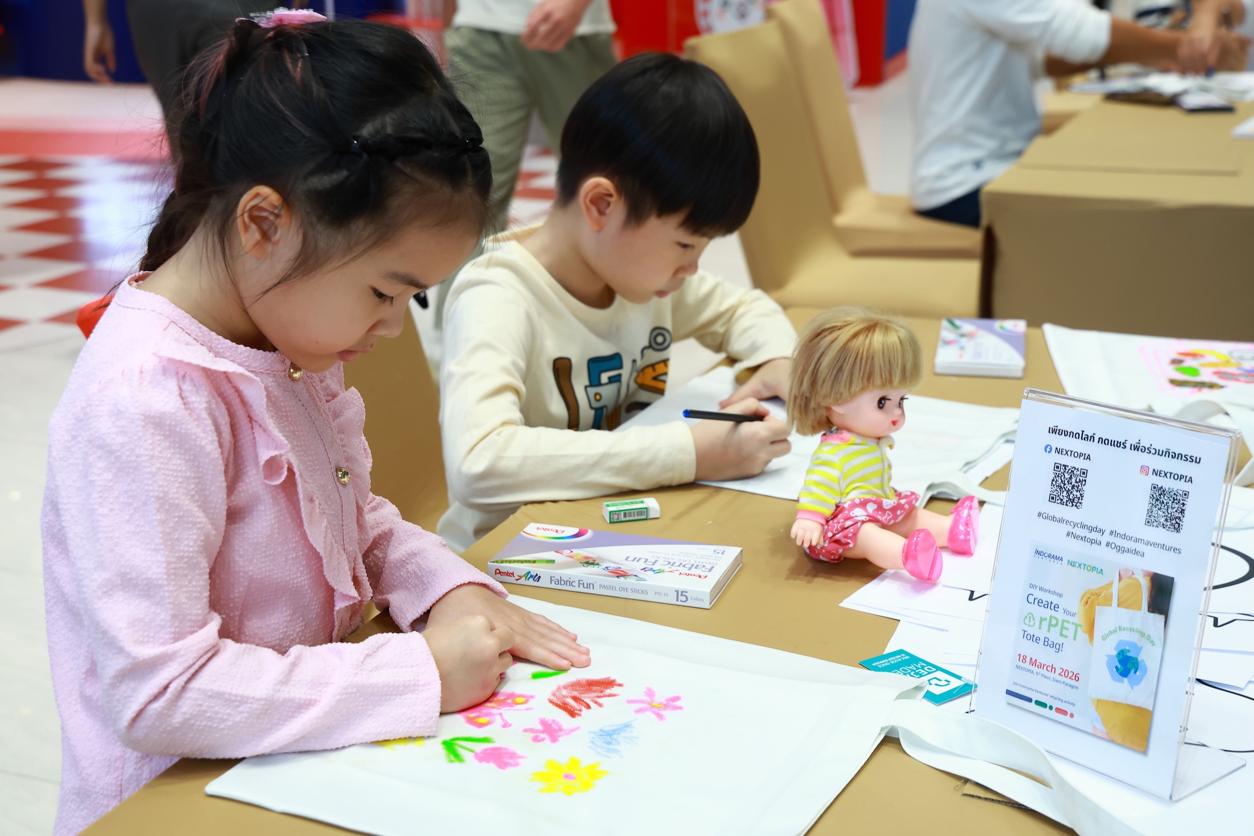 อินโดรามา เวนเจอร์ส จุดกระแสรีไซเคิลกลางพารากอนในวันรีไซเคิลโลก