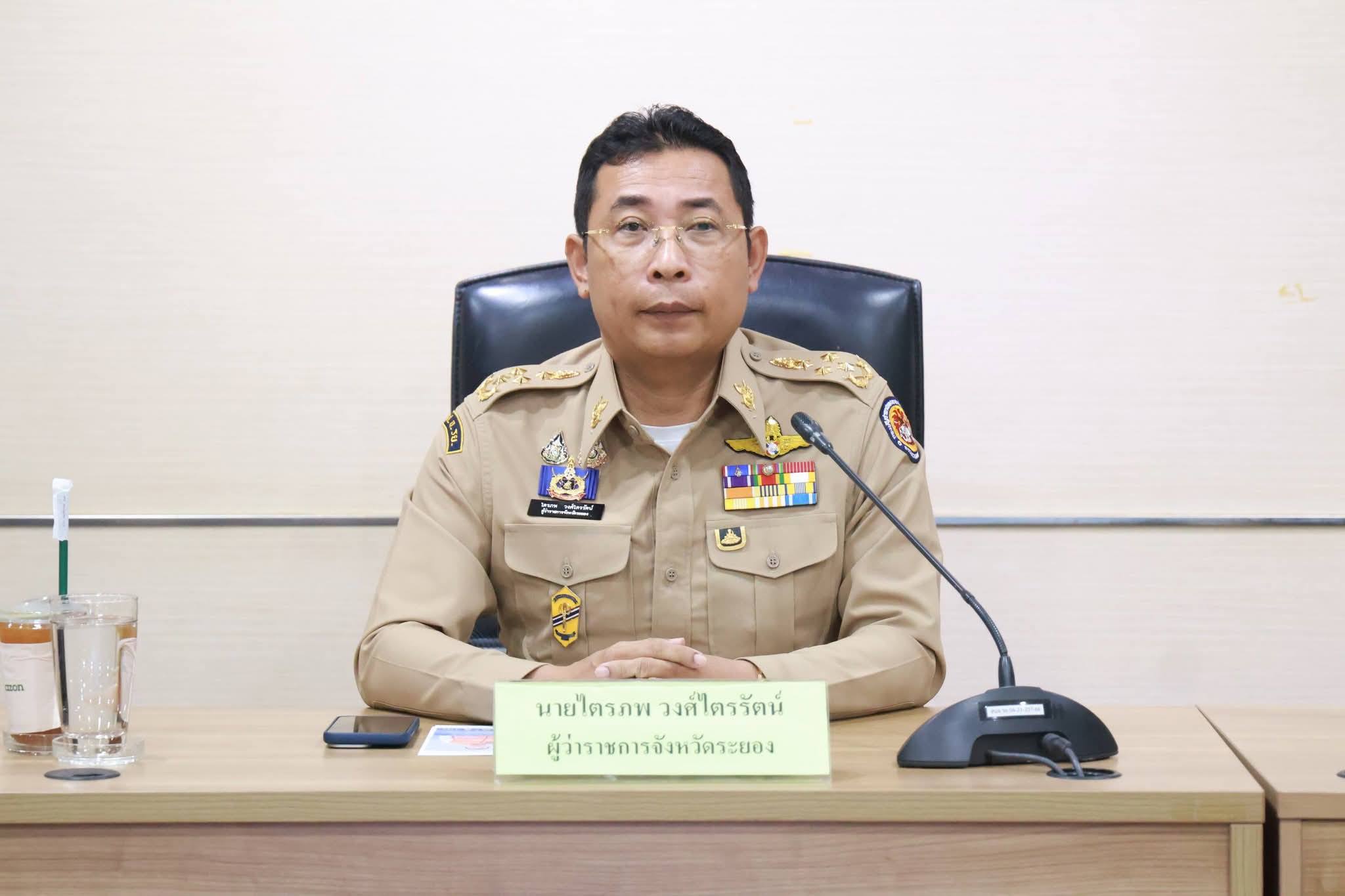 “ผู้ว่าไตรภพ” ห่วงใยคนระยอง คุมเข้มห้ามเผา กันผลกระทบจากหมอกควัน PM 2.5