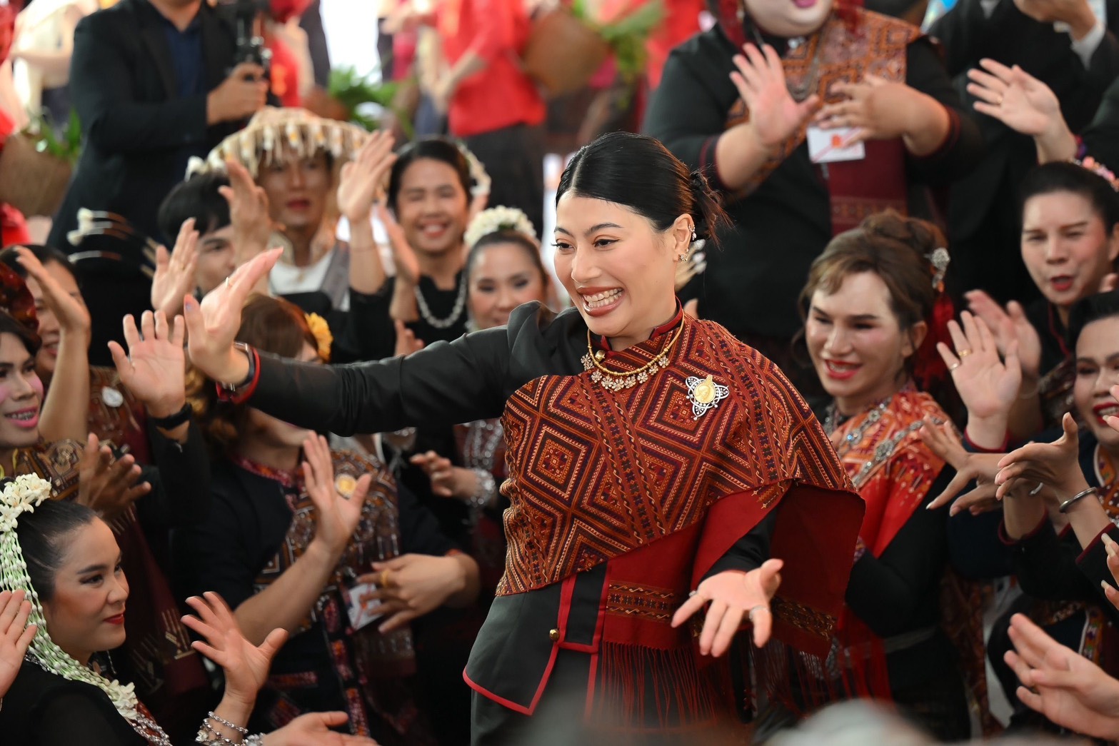เจ้าฟ้าสิริวัณณวรีฯ ฉลองพระองค์แบบชาวภูไททรงพระสิริโฉมงดงามอวดสายตาชาวโลก