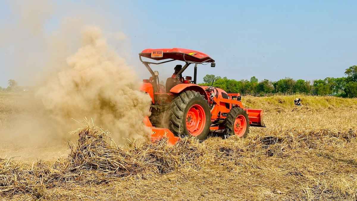 ปราจีนฯนำร่อง Rotary Mulcher เปลี่ยนตอซังเป็นปุ๋ย ลดเผา-เพิ่มรายได้