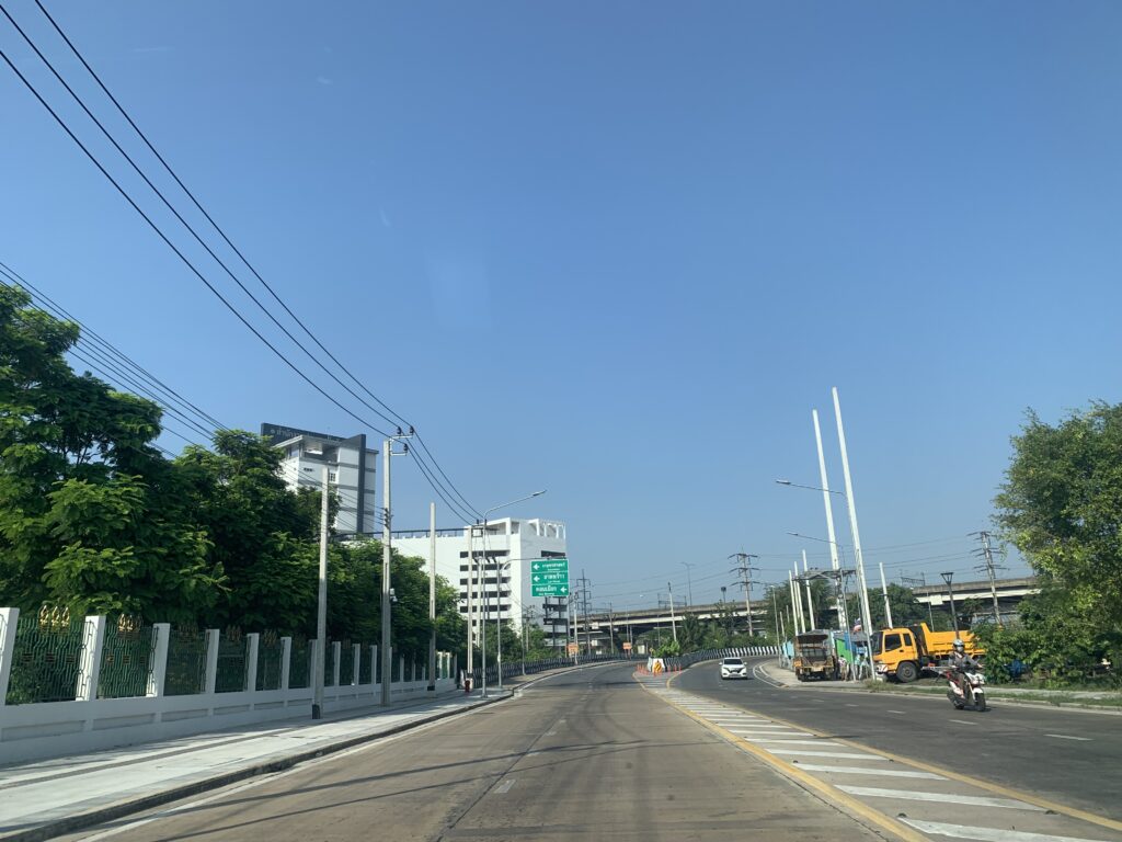 ถนนเลียบคลองบางเขน