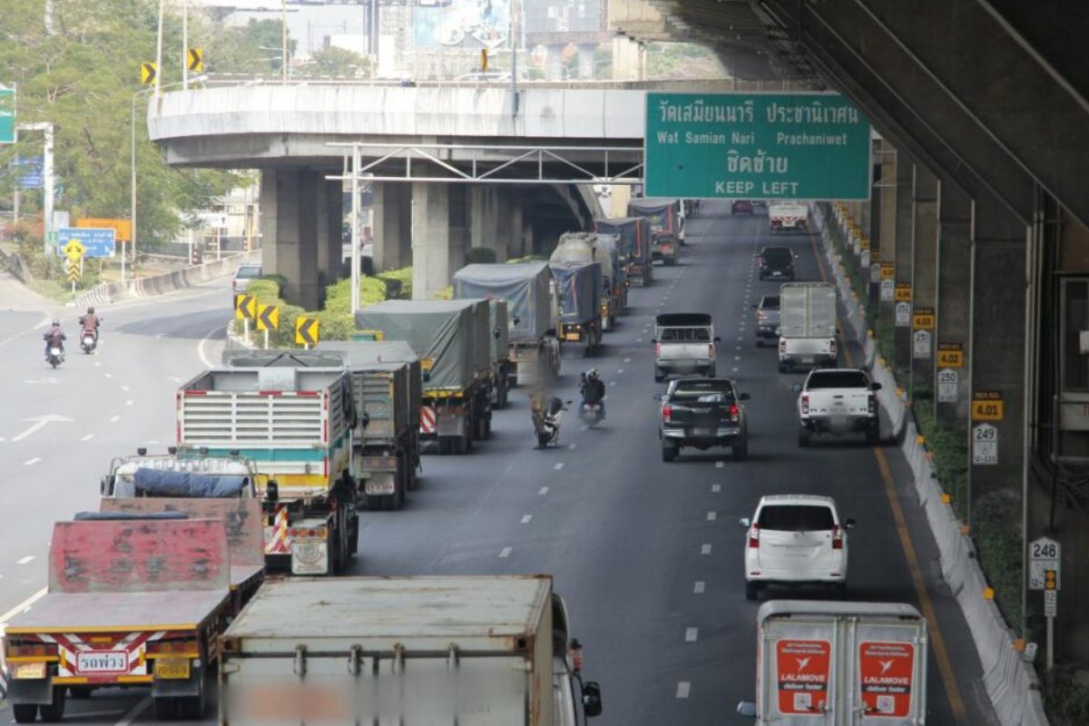 พิพัฒน์ กางแผน 3 มาตรการเยียวยาภาคขนส่ง ลดต้นทุนน้ำมัน ตรึงค่าโดยสารให้นานที่สุด