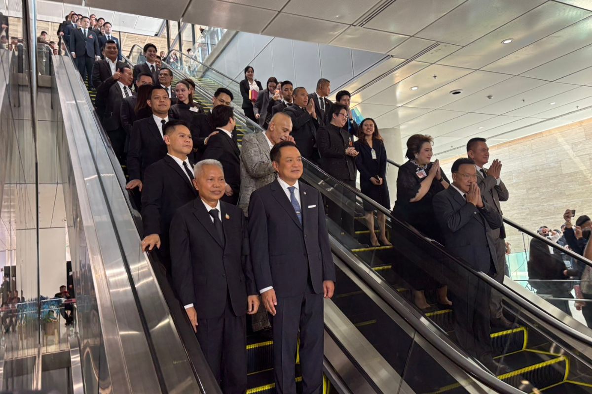 ‘อนุทิน’ นำทัพภูมิใจไทย รายงานตัว สส. ที่สภาฯ