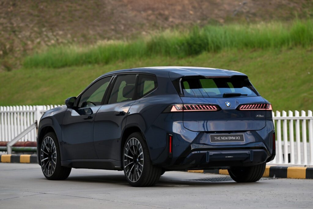 BMW iX3